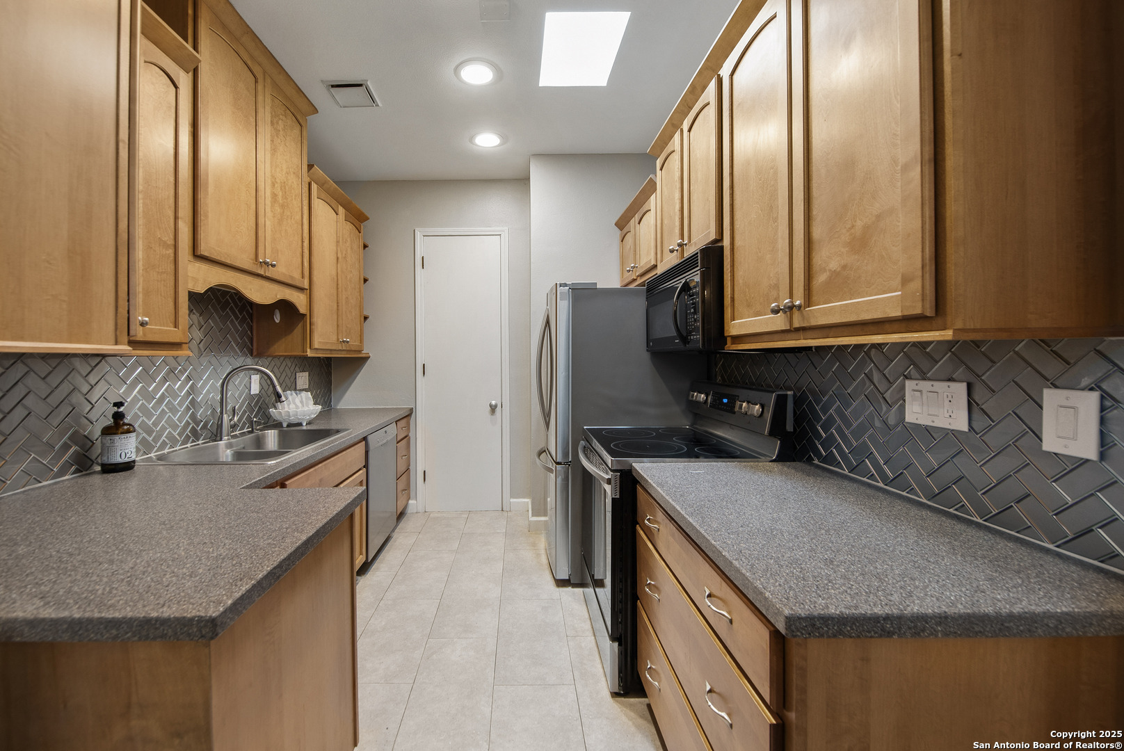 7711 Broadway 14B