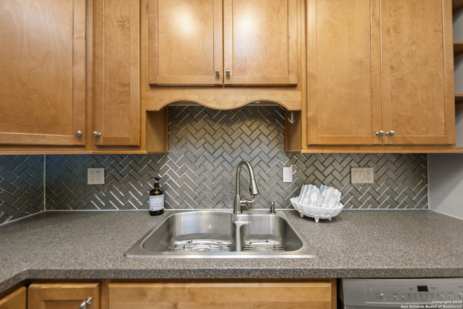 7711 Broadway 14B