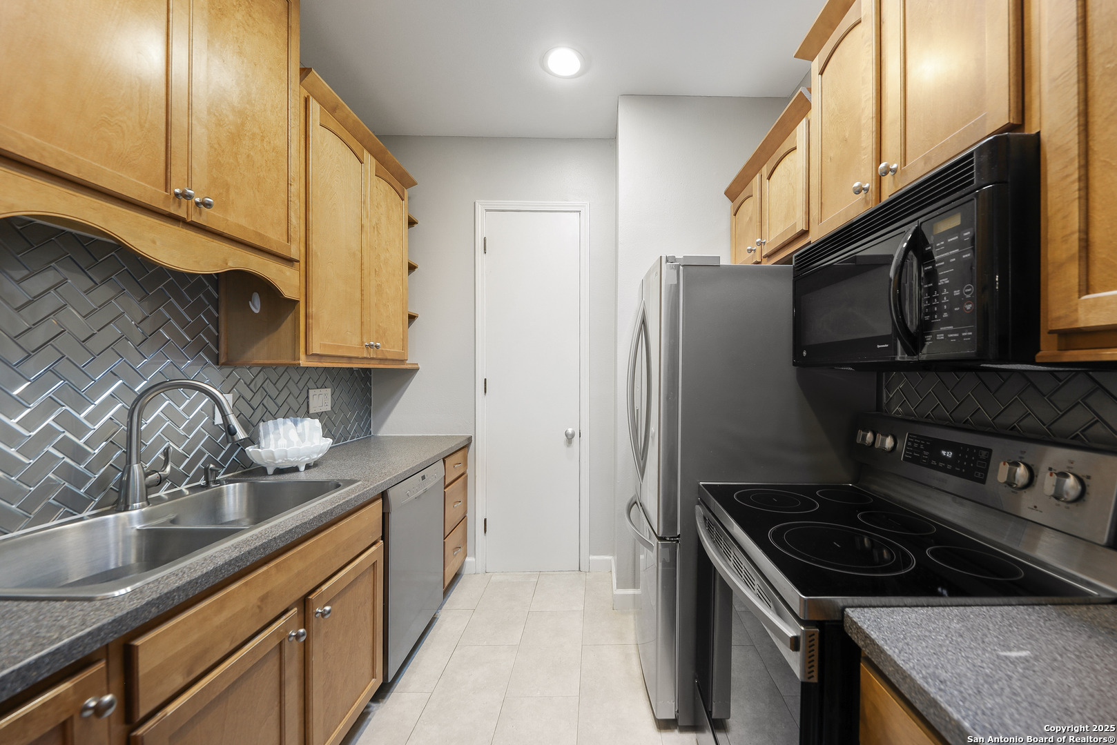 7711 Broadway 14B