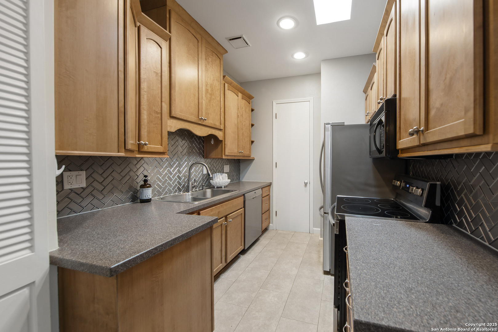 7711 Broadway 14B