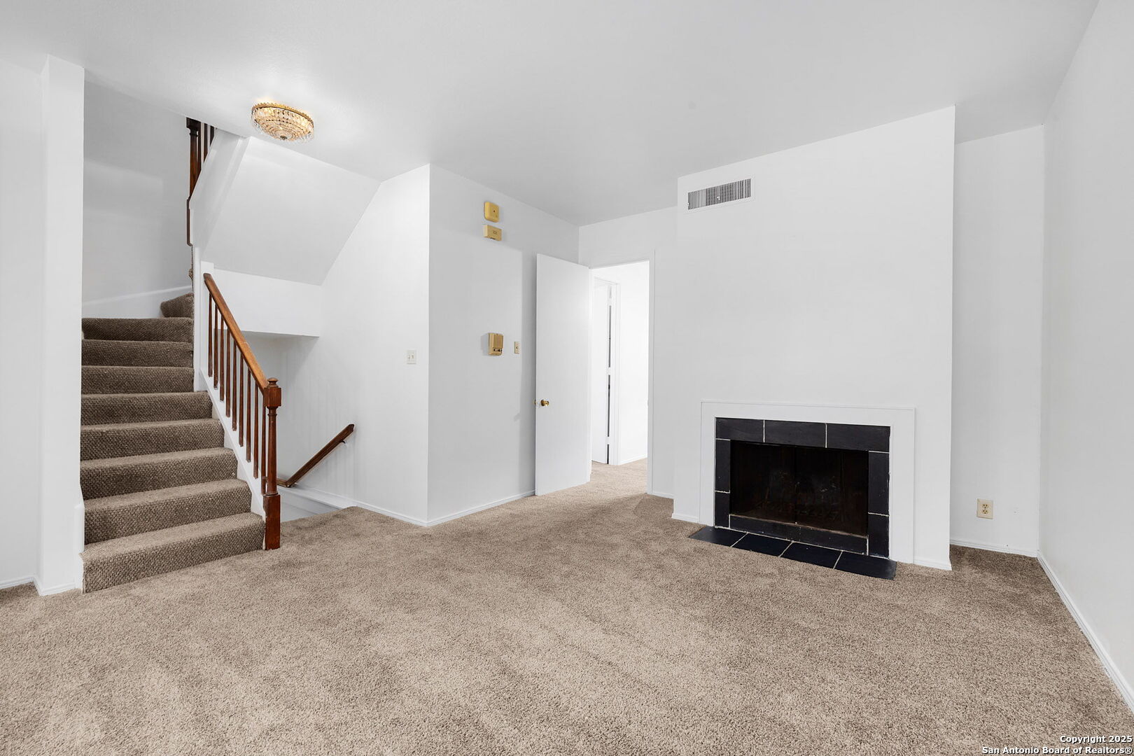 7707 Broadway St 24