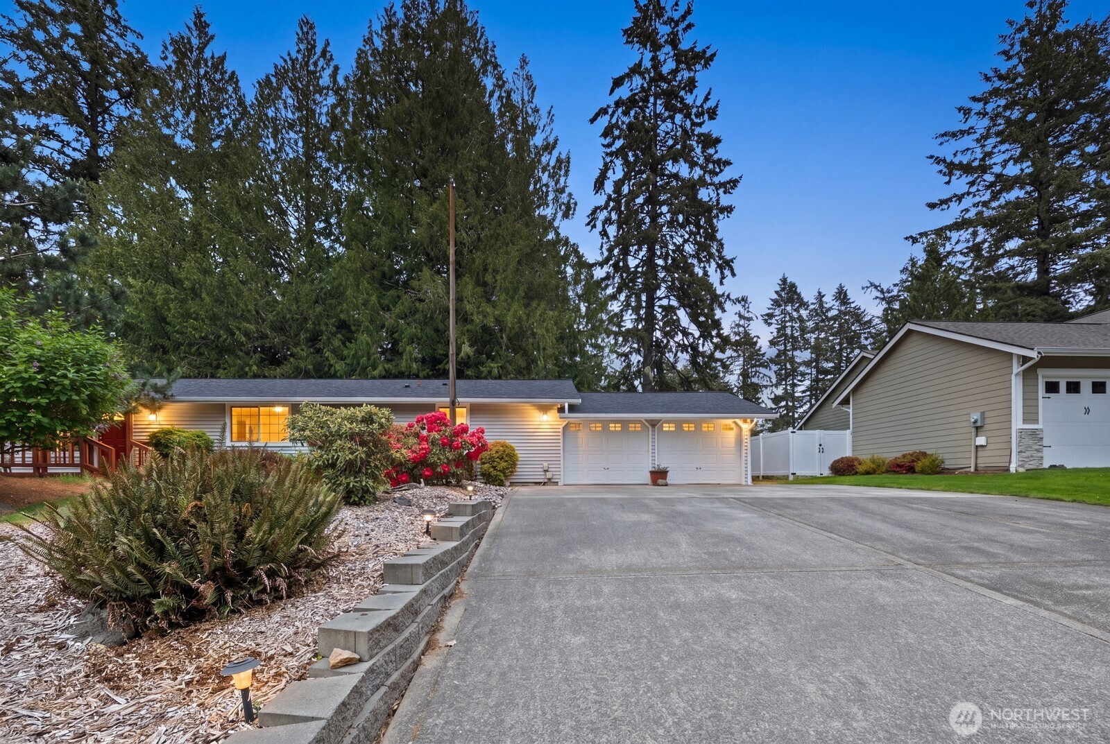 90 E Lakeland Way