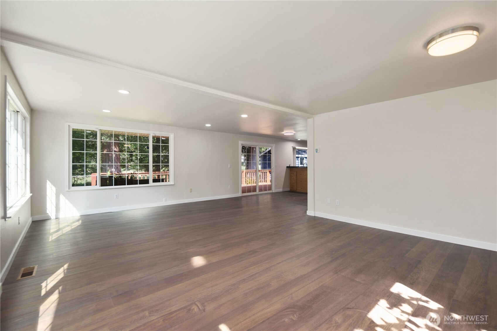 90 E Lakeland Way