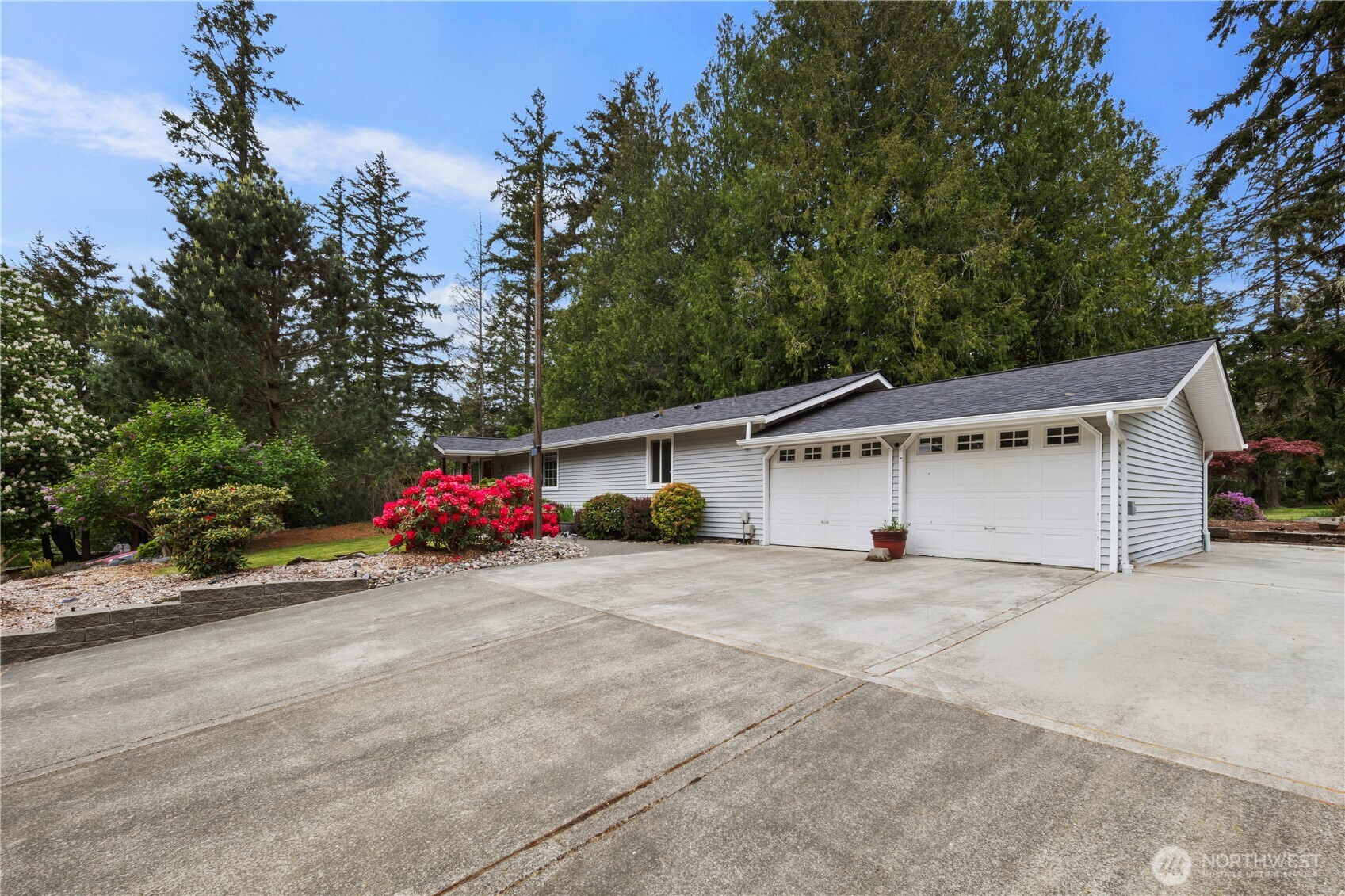 90 E Lakeland Way