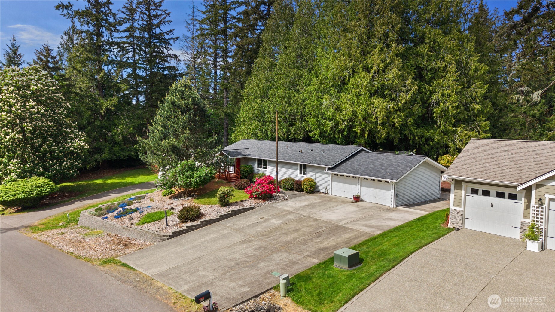 90 E Lakeland Way