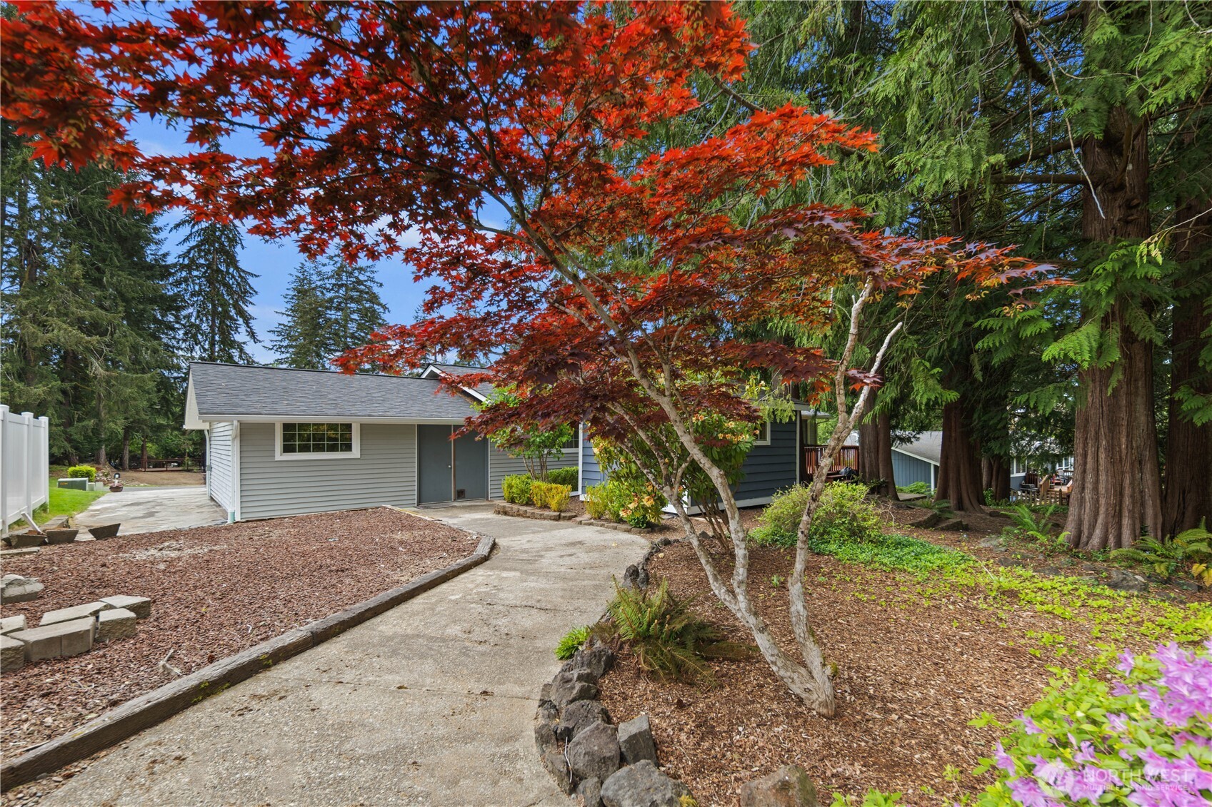 90 E Lakeland Way