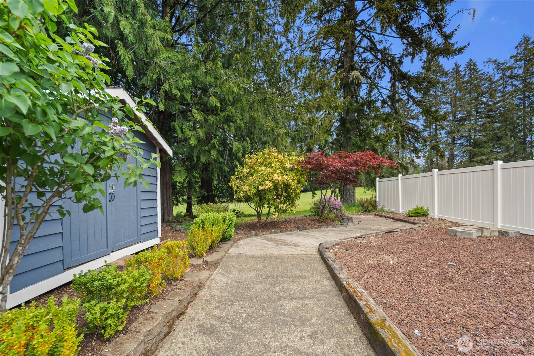 90 E Lakeland Way