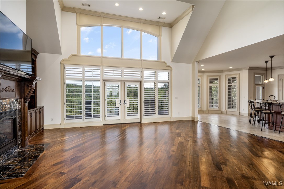 10251 Lake Side Drive