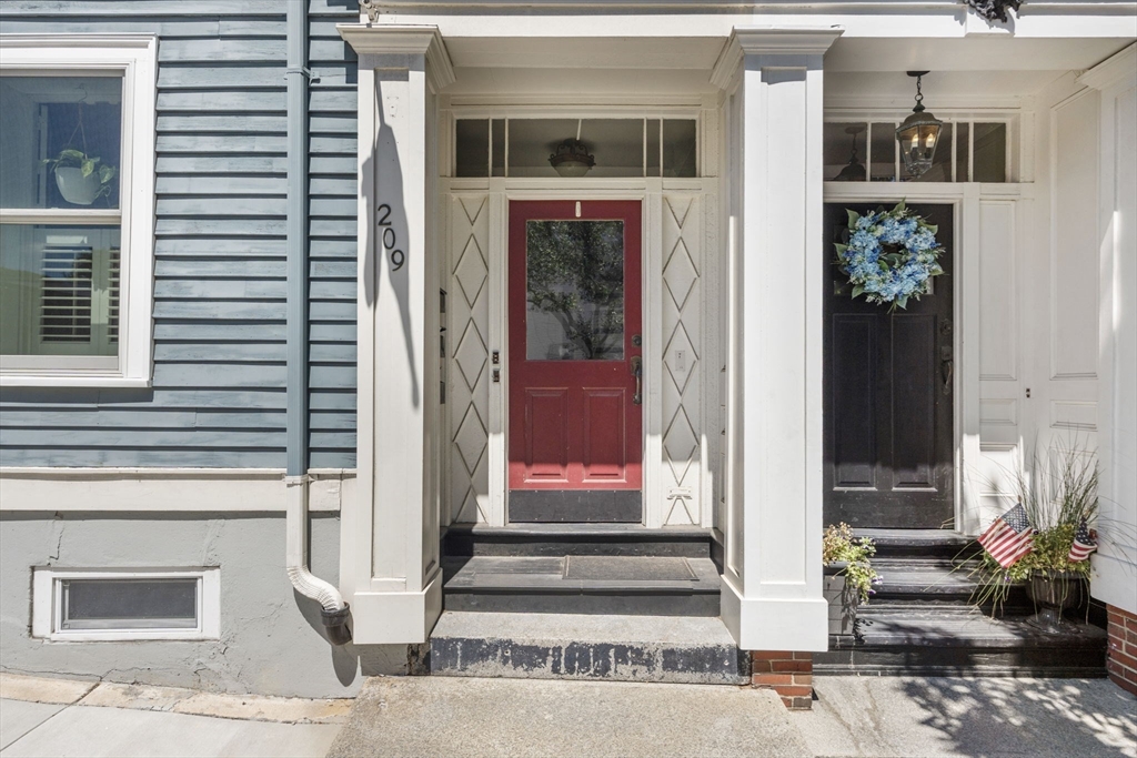 209 Bunker Hill St # 1