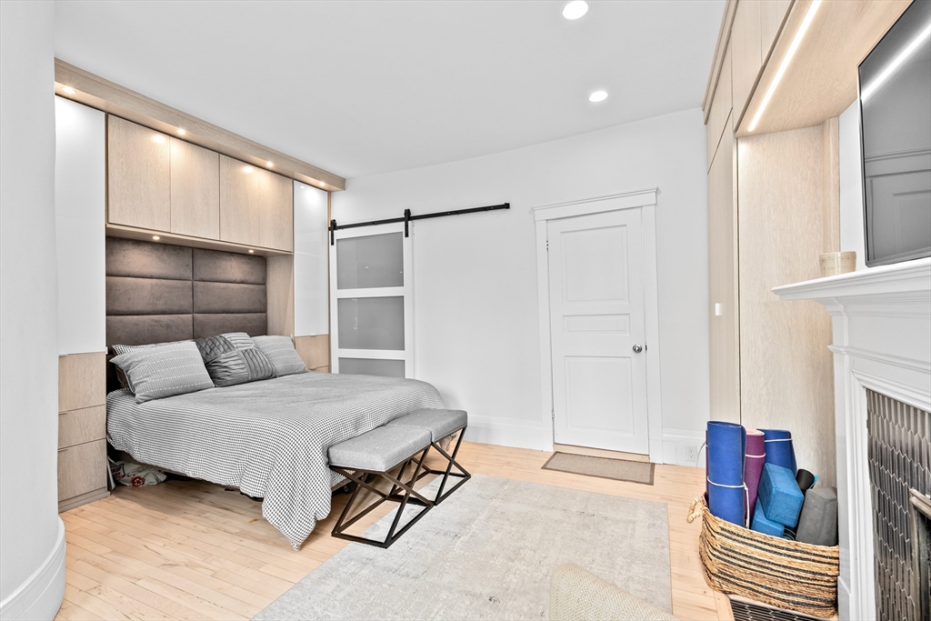 178 Commonwealth Ave # 8