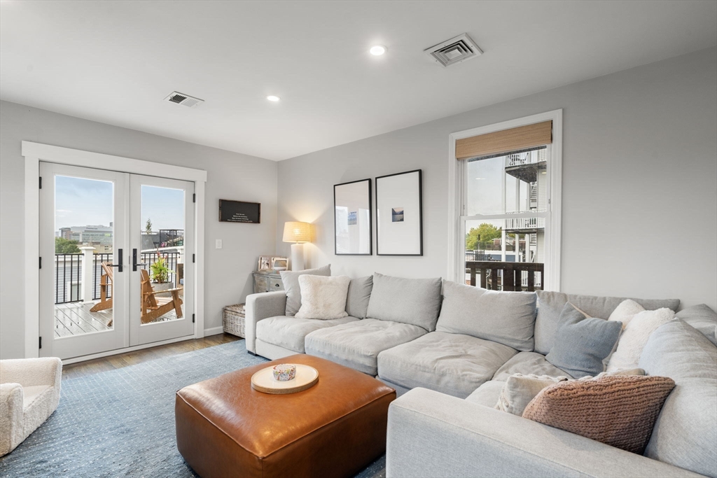 270 Bunker Hill St # 4