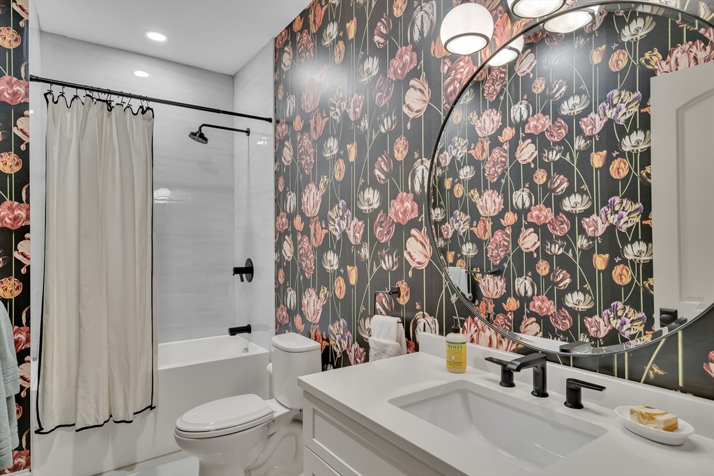 119 Saint Botolph St # 3