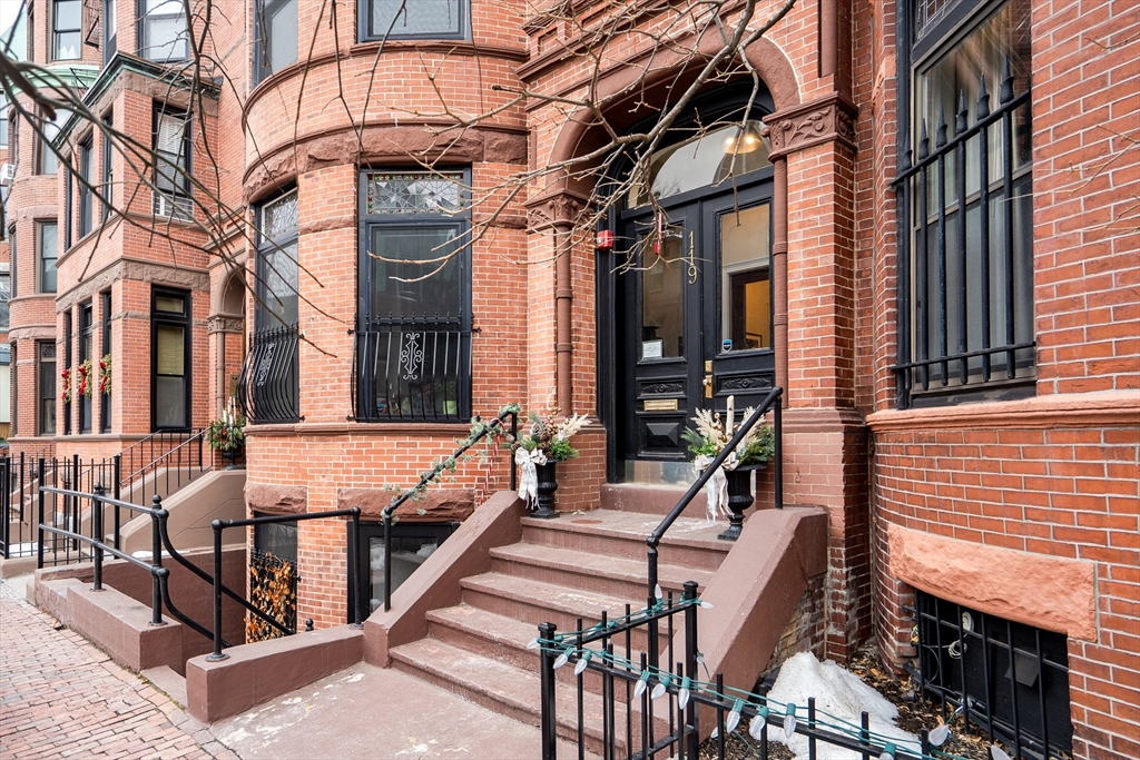 119 Saint Botolph St # 3