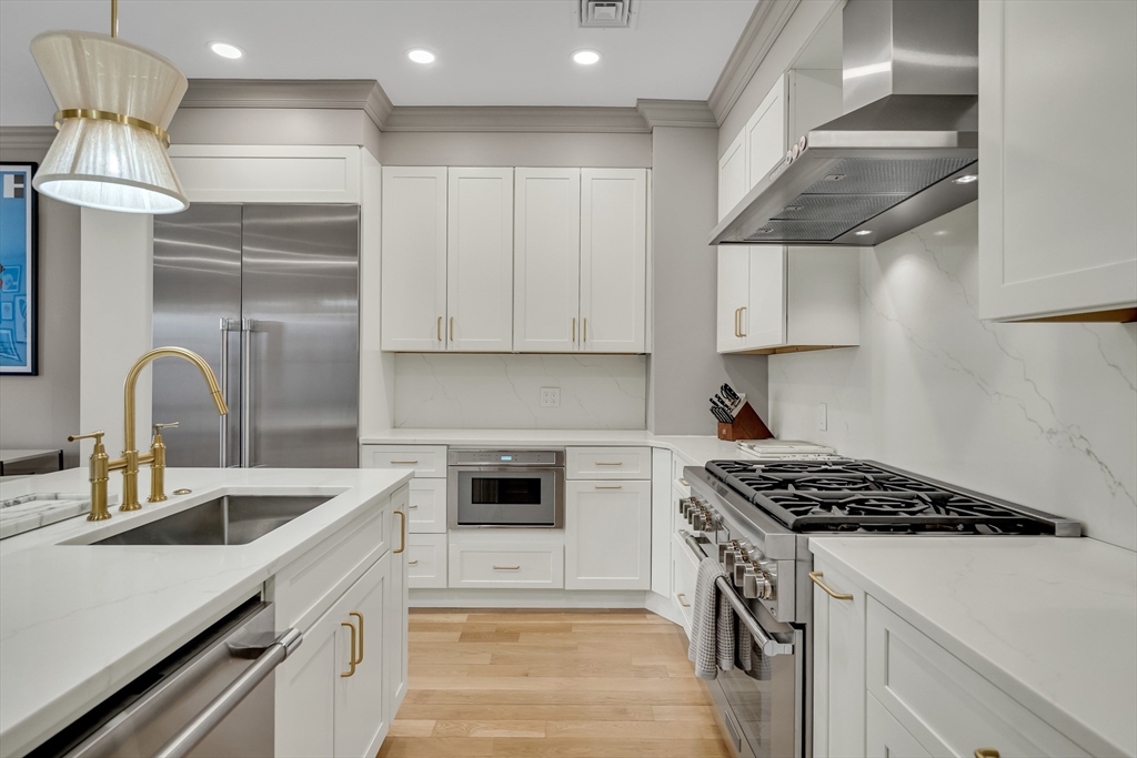 119 Saint Botolph St # 3