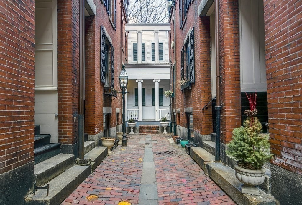 5 Rollins Place