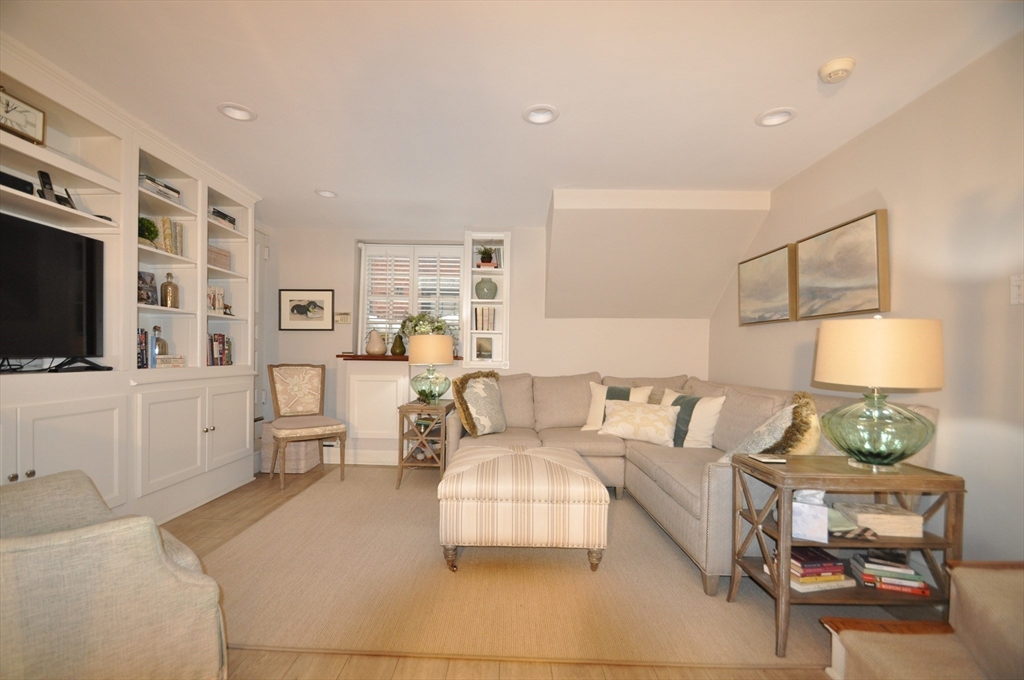 5 Rollins Place