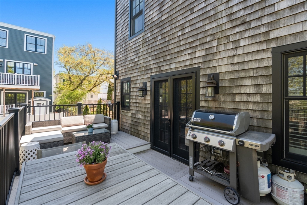 6 Woods Place