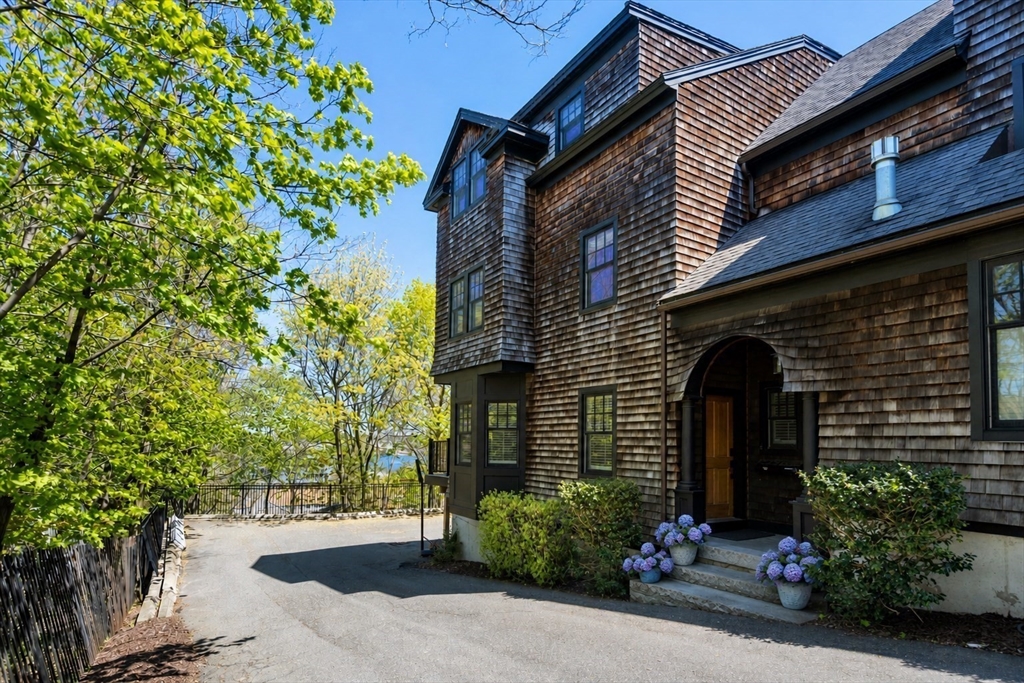 6 Woods Place