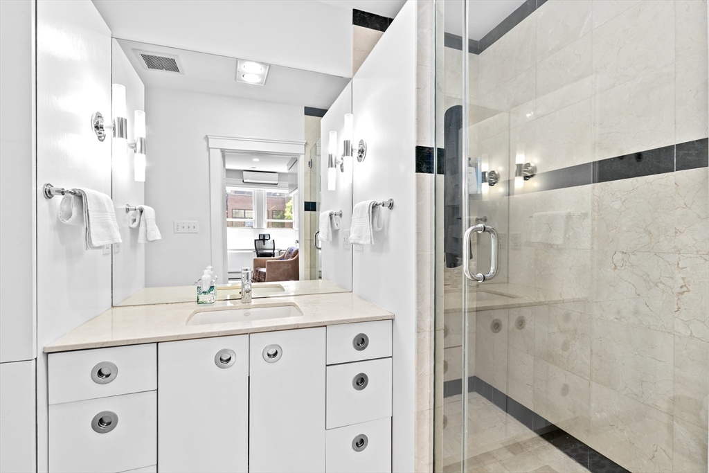 178 Commonwealth Ave # 8