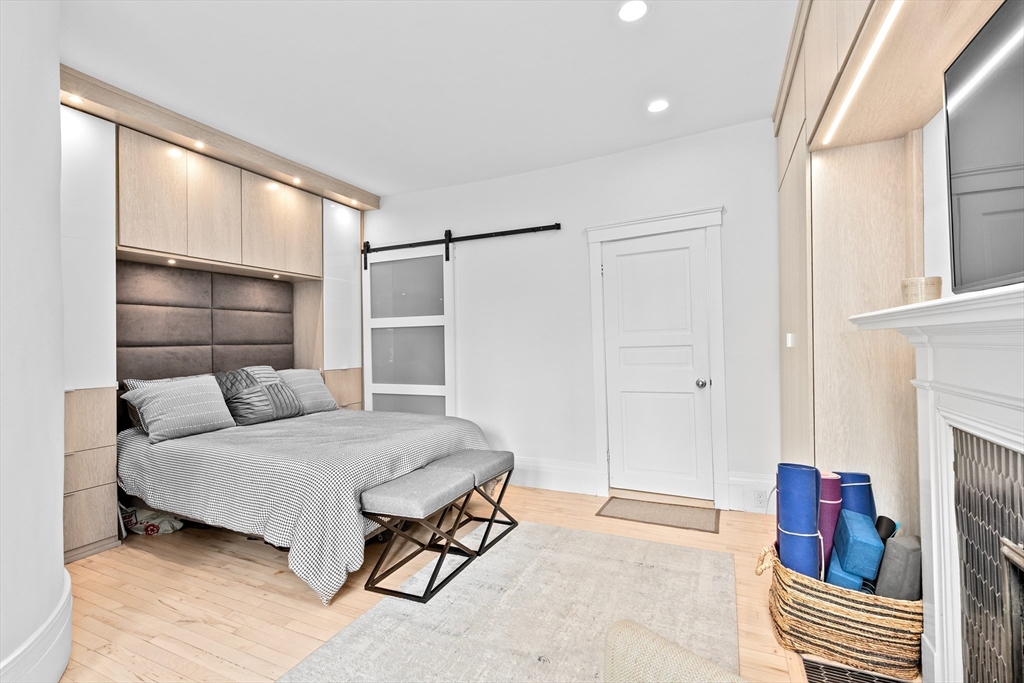 178 Commonwealth Ave # 8