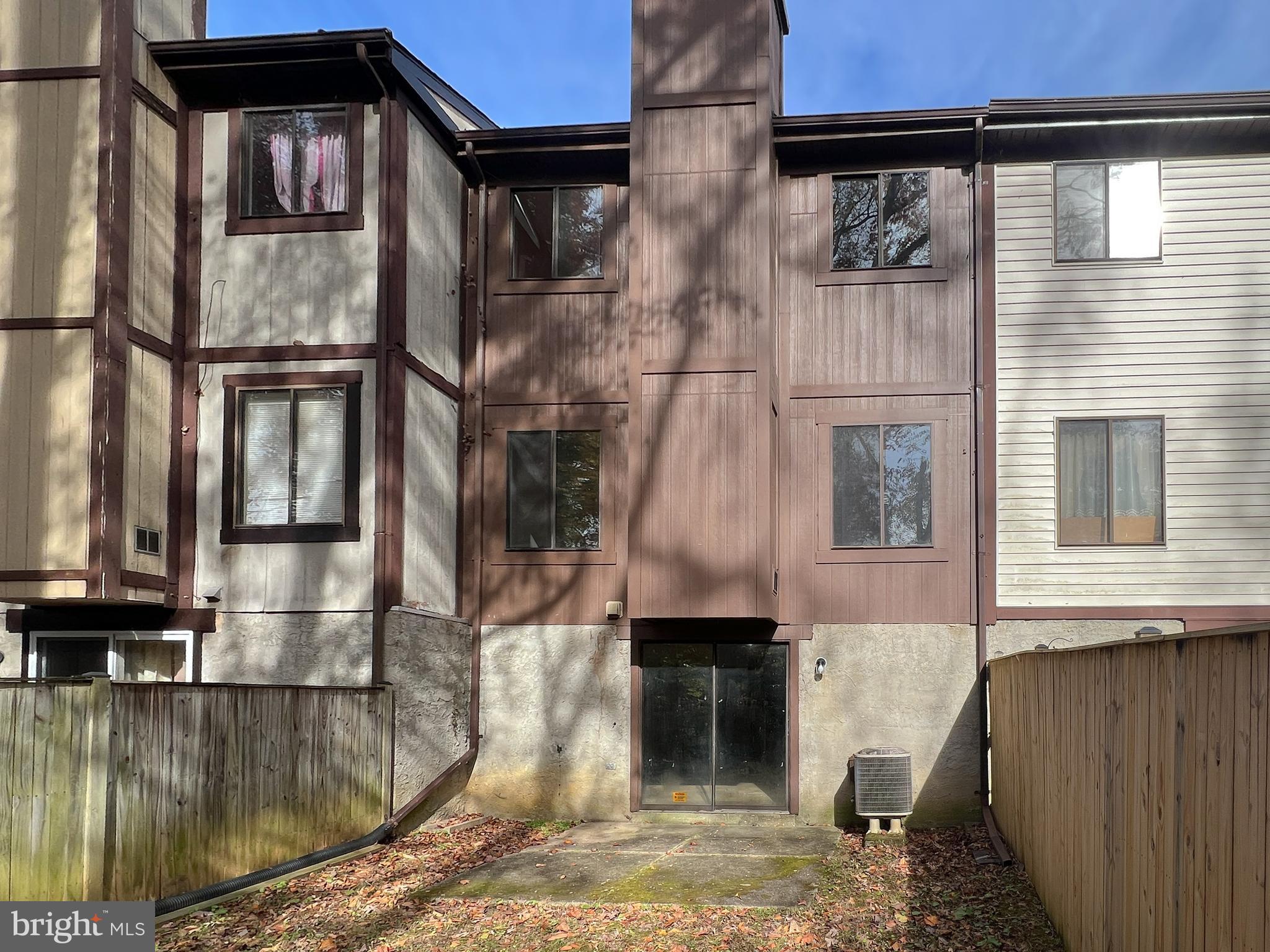 1228 HEARTWOOD COURT