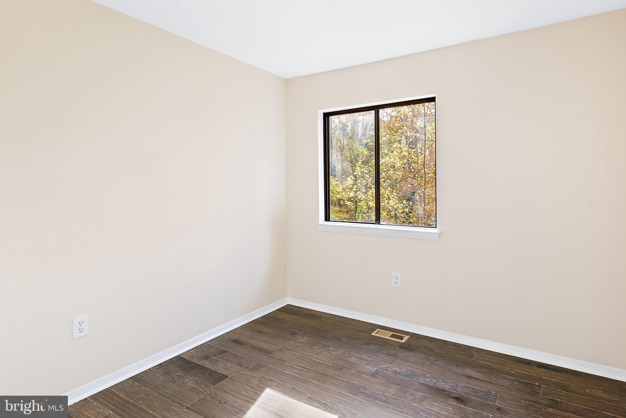 1228 HEARTWOOD COURT