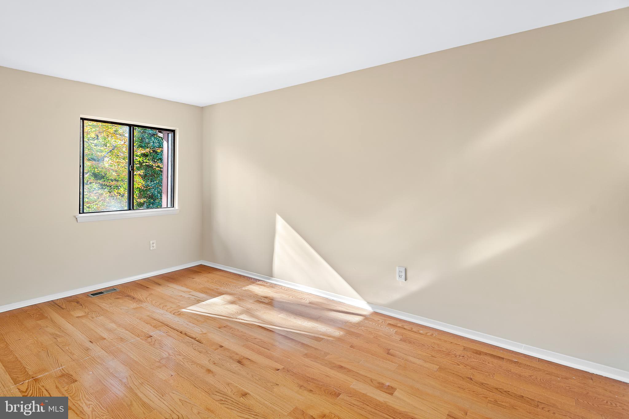 1228 HEARTWOOD COURT
