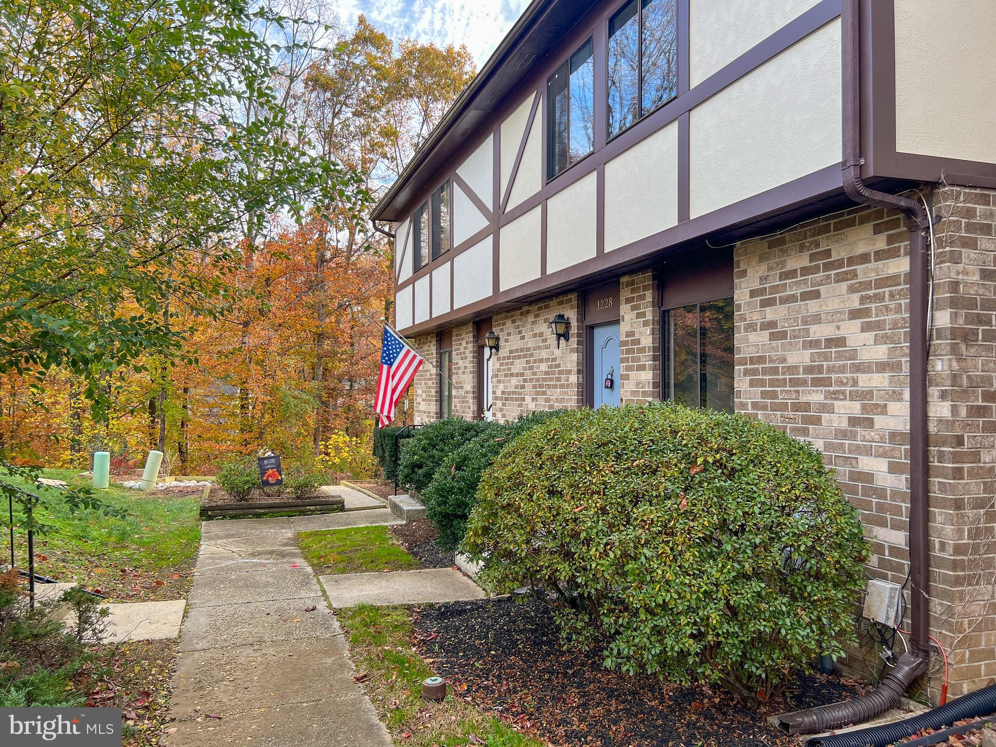 1228 HEARTWOOD COURT
