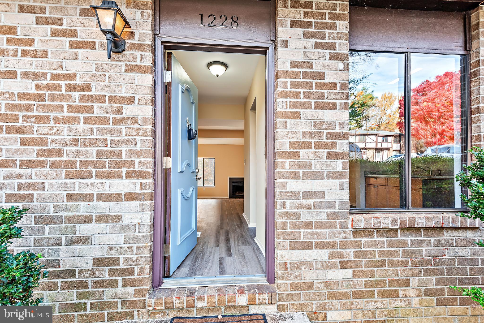 1228 HEARTWOOD COURT