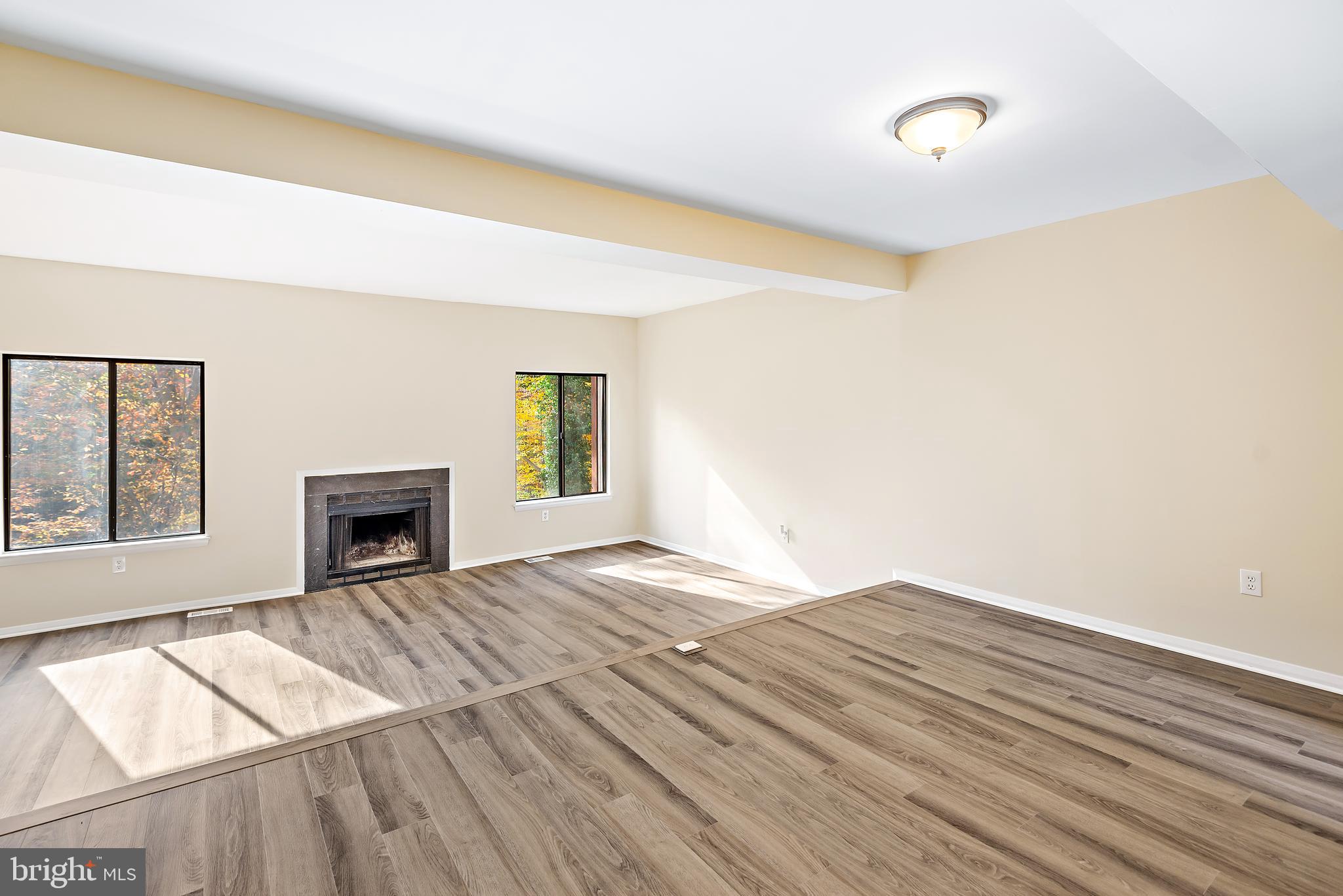 1228 HEARTWOOD COURT