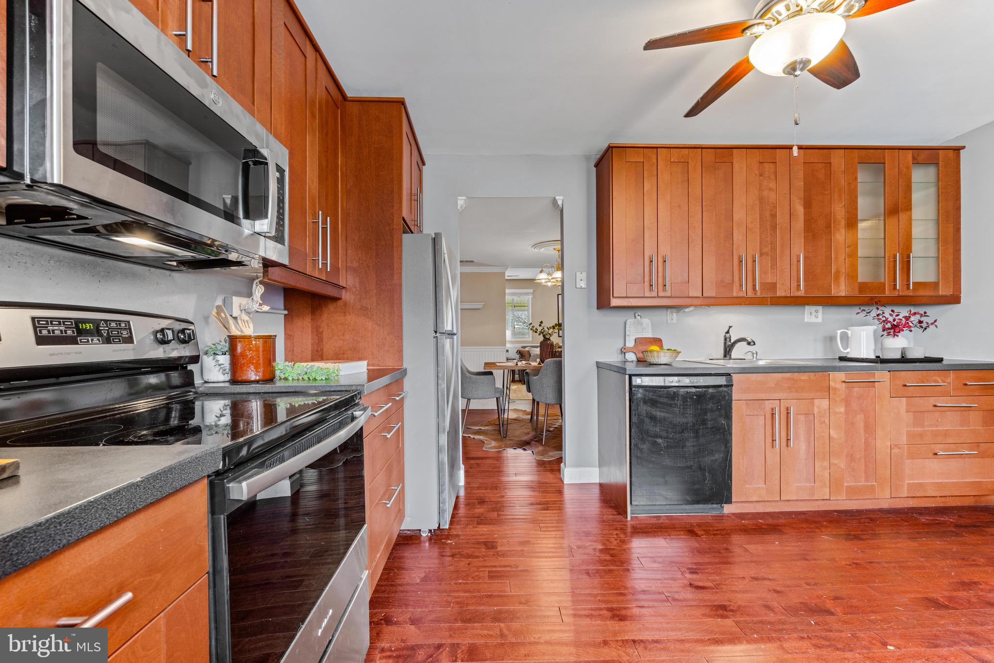 1607 WOODTREE COURT W