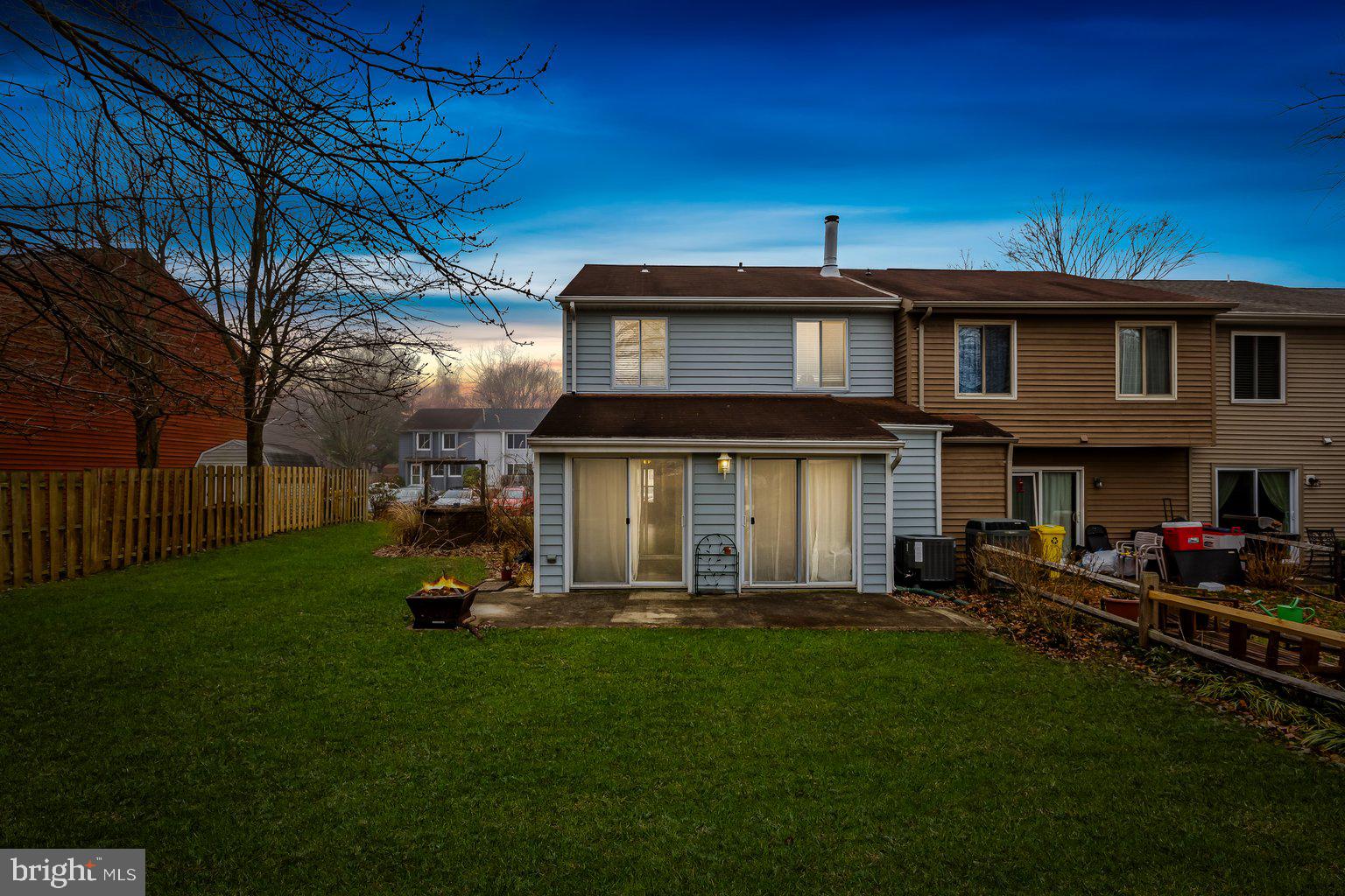 1607 WOODTREE COURT W