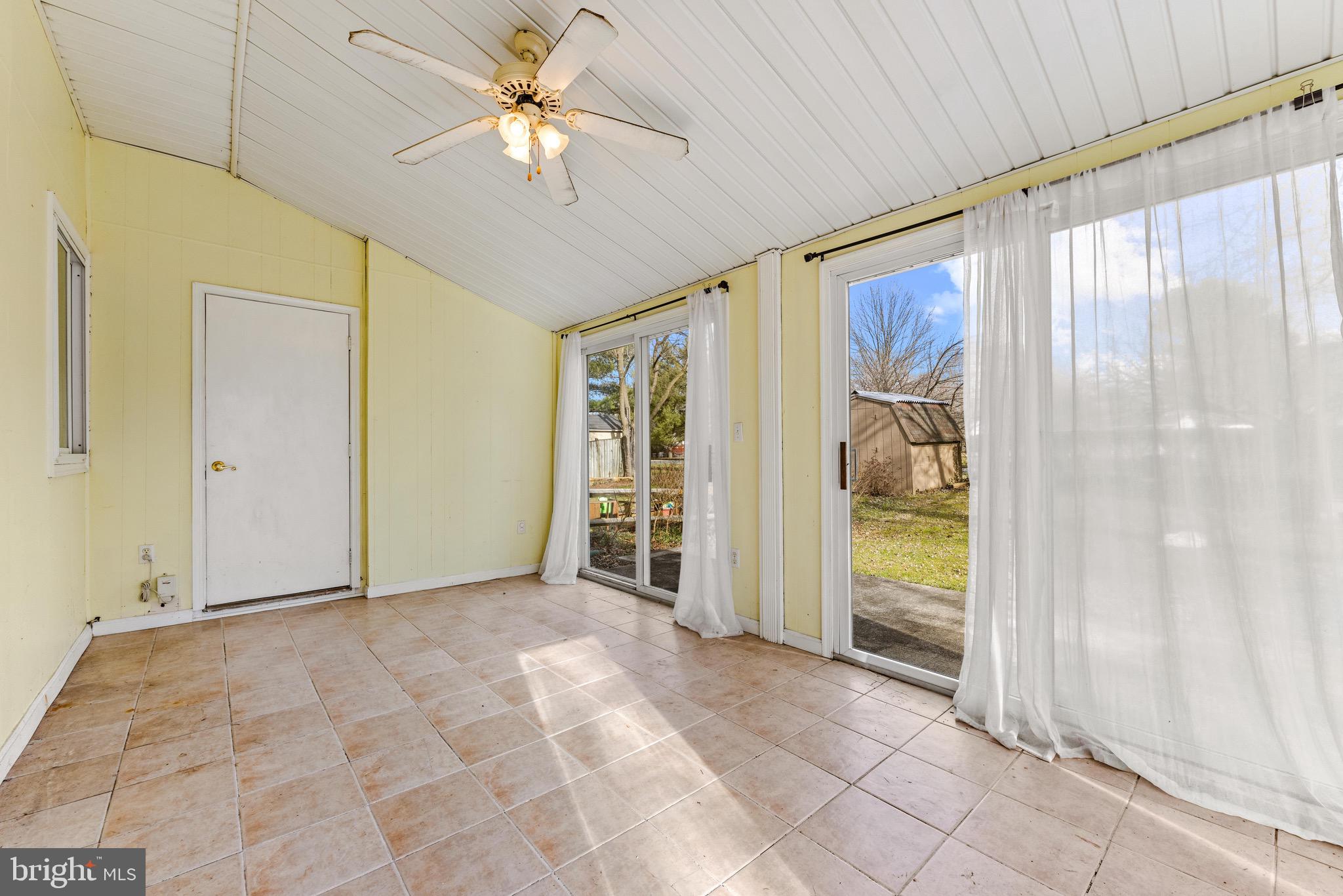 1607 WOODTREE COURT W