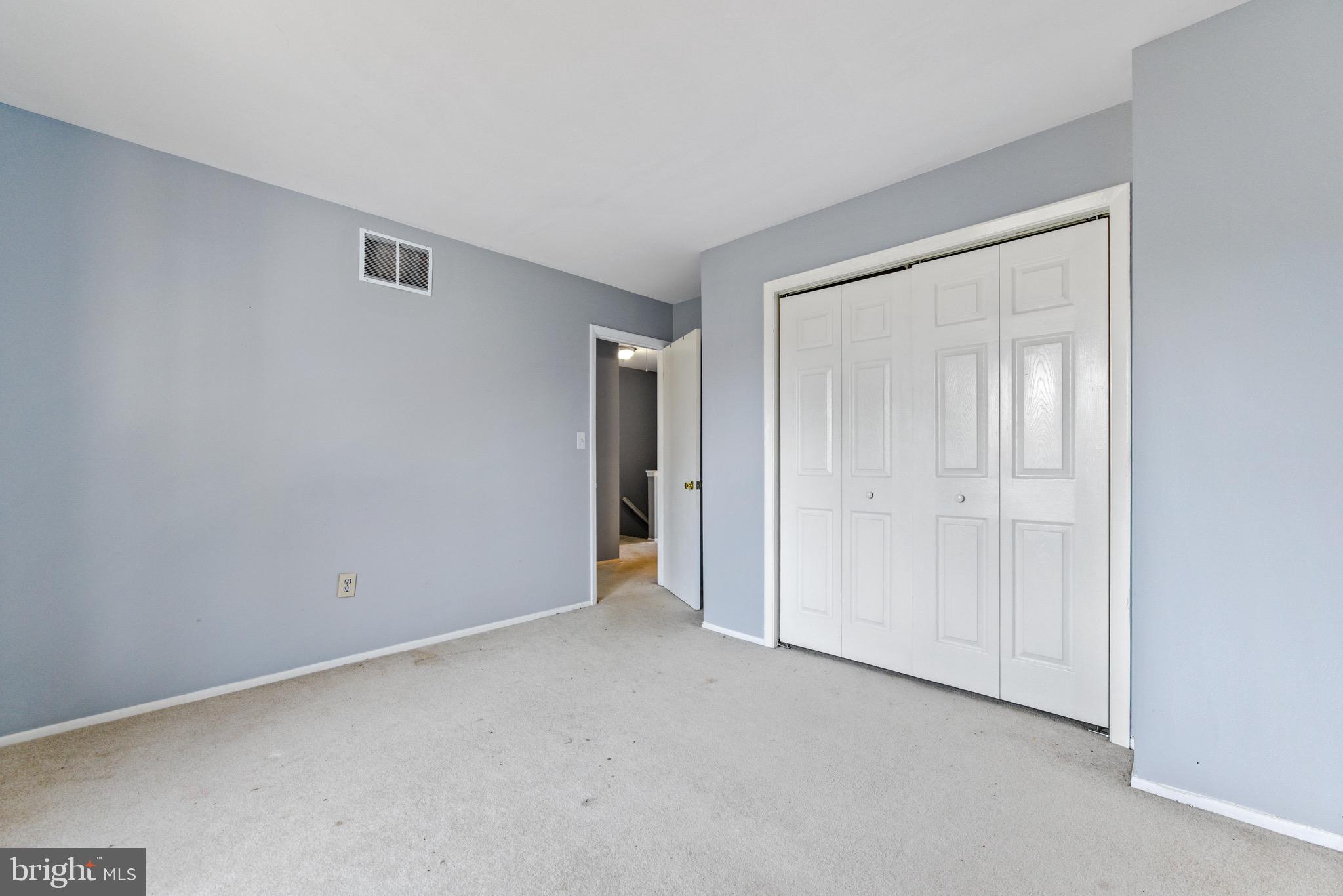 1607 WOODTREE COURT W