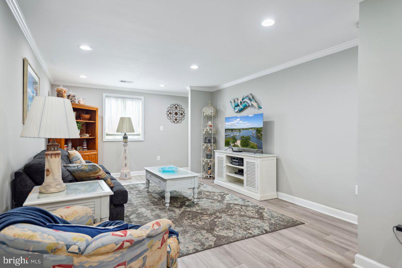 724 SHORE DRIVE