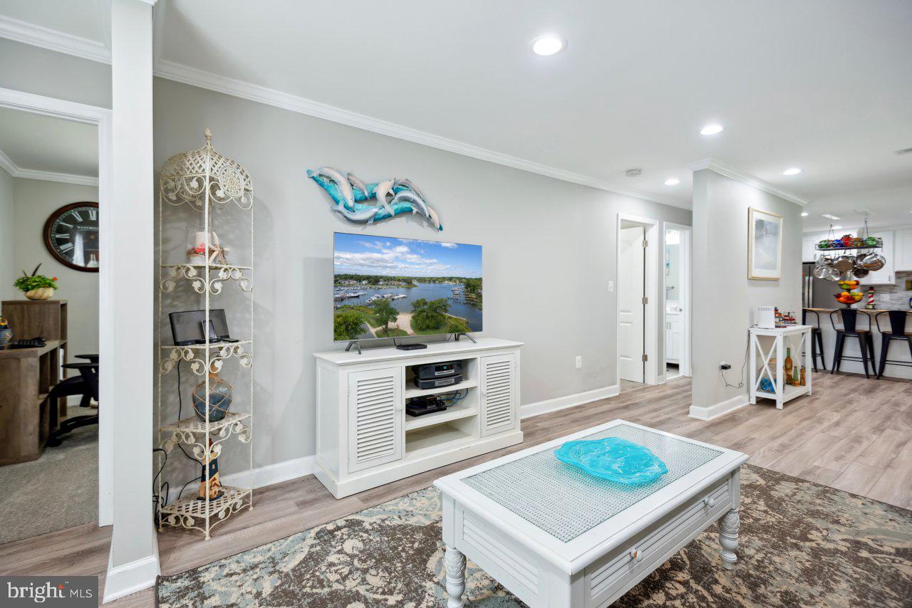 724 SHORE DRIVE