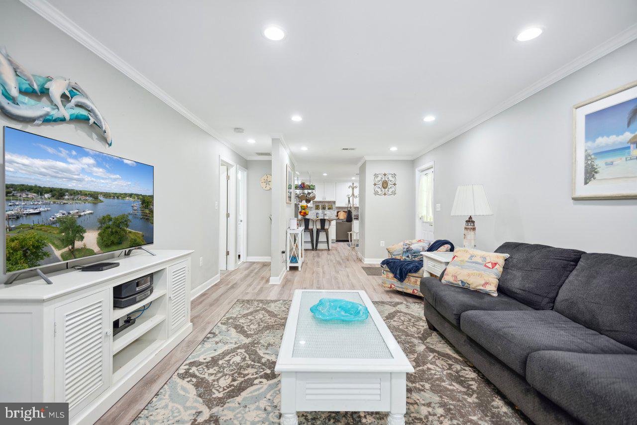724 SHORE DRIVE