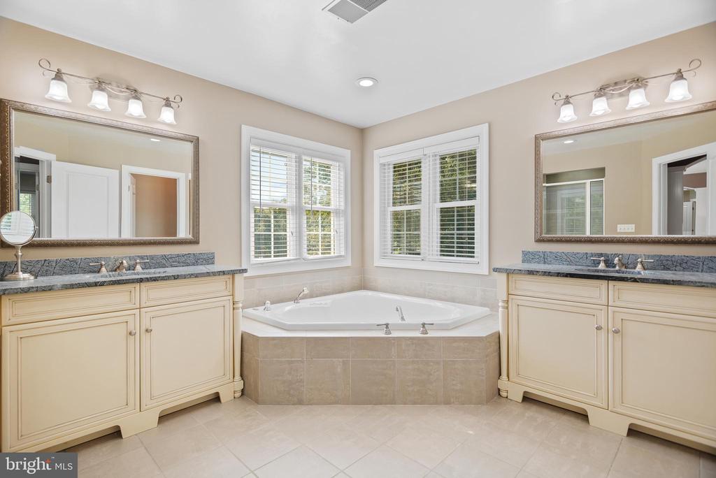5406 RAPIDAN COURT