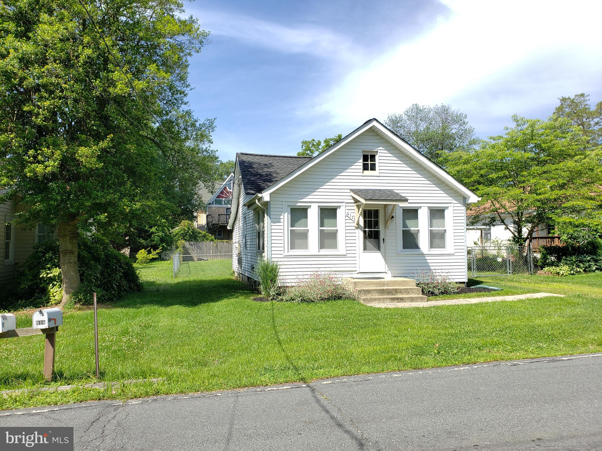 617 E MARSHALL AVENUE