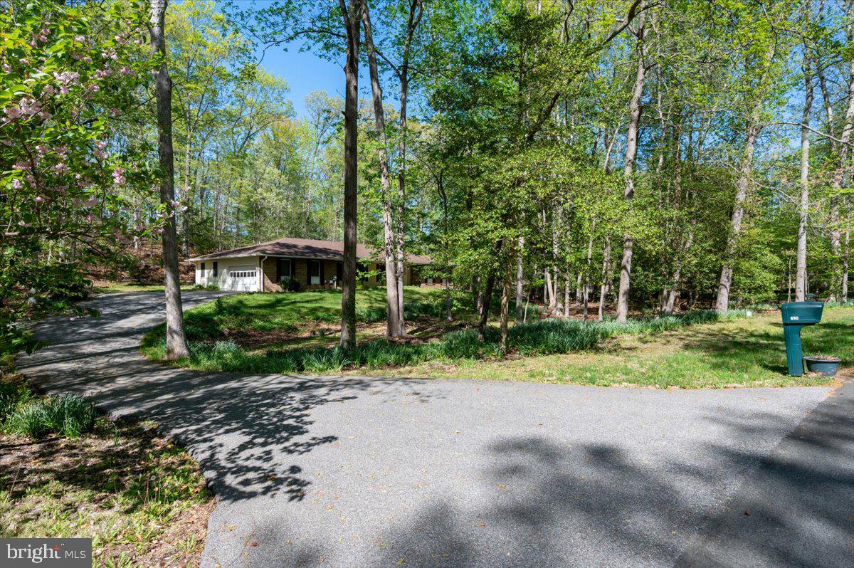 690 DISCOVERY ROAD