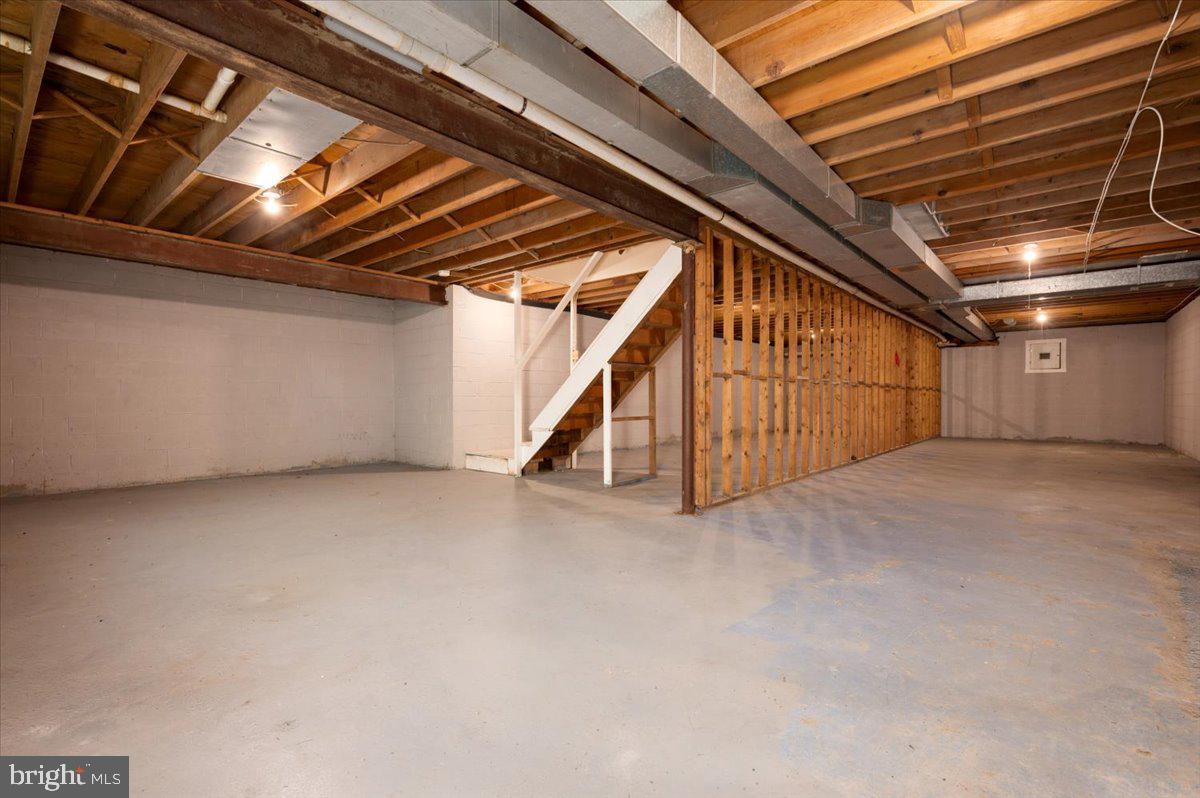 690 DISCOVERY ROAD