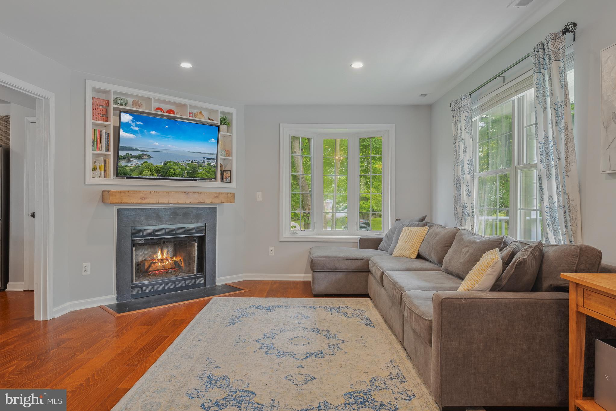 926 HILLSIDE AVENUE