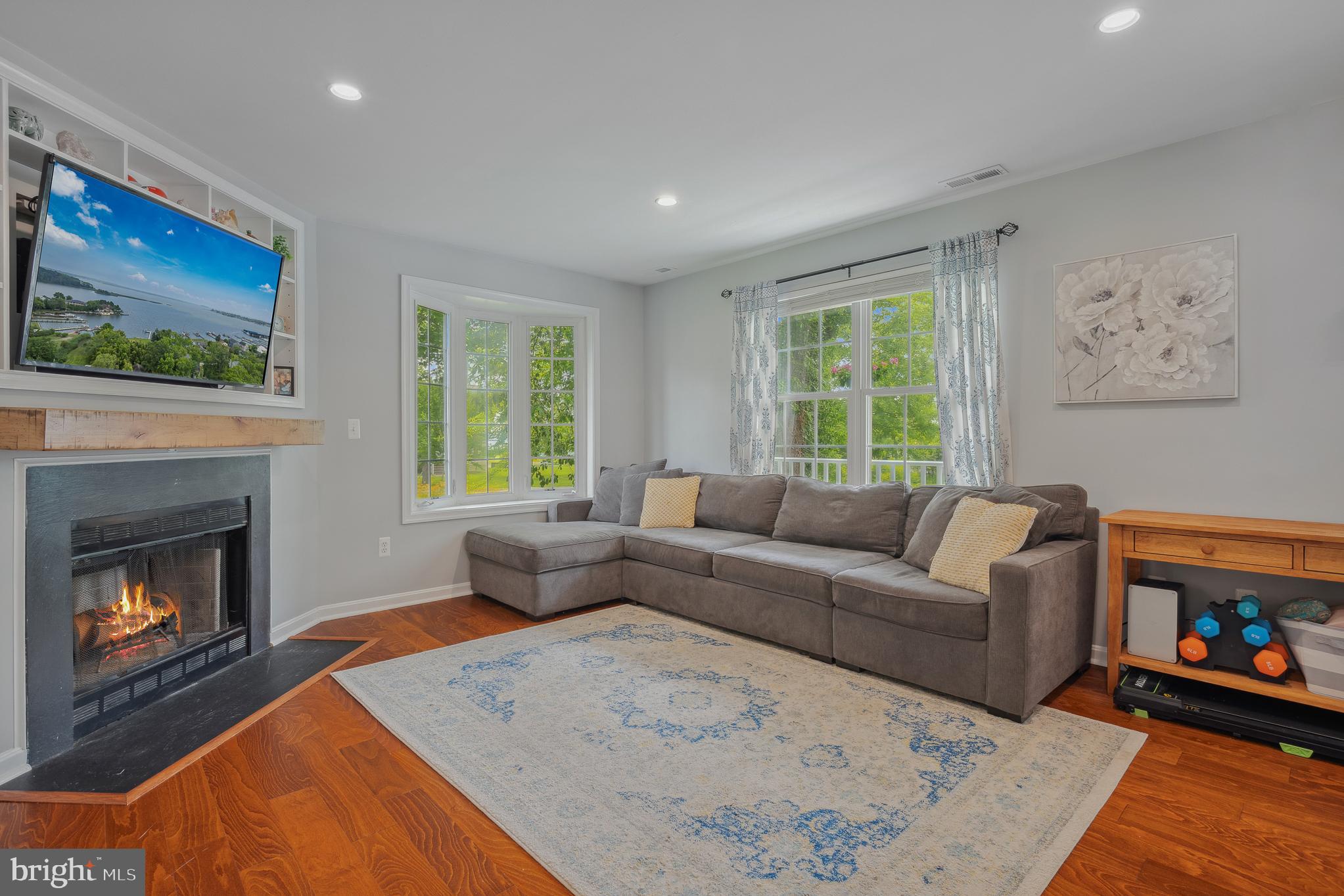 926 HILLSIDE AVENUE