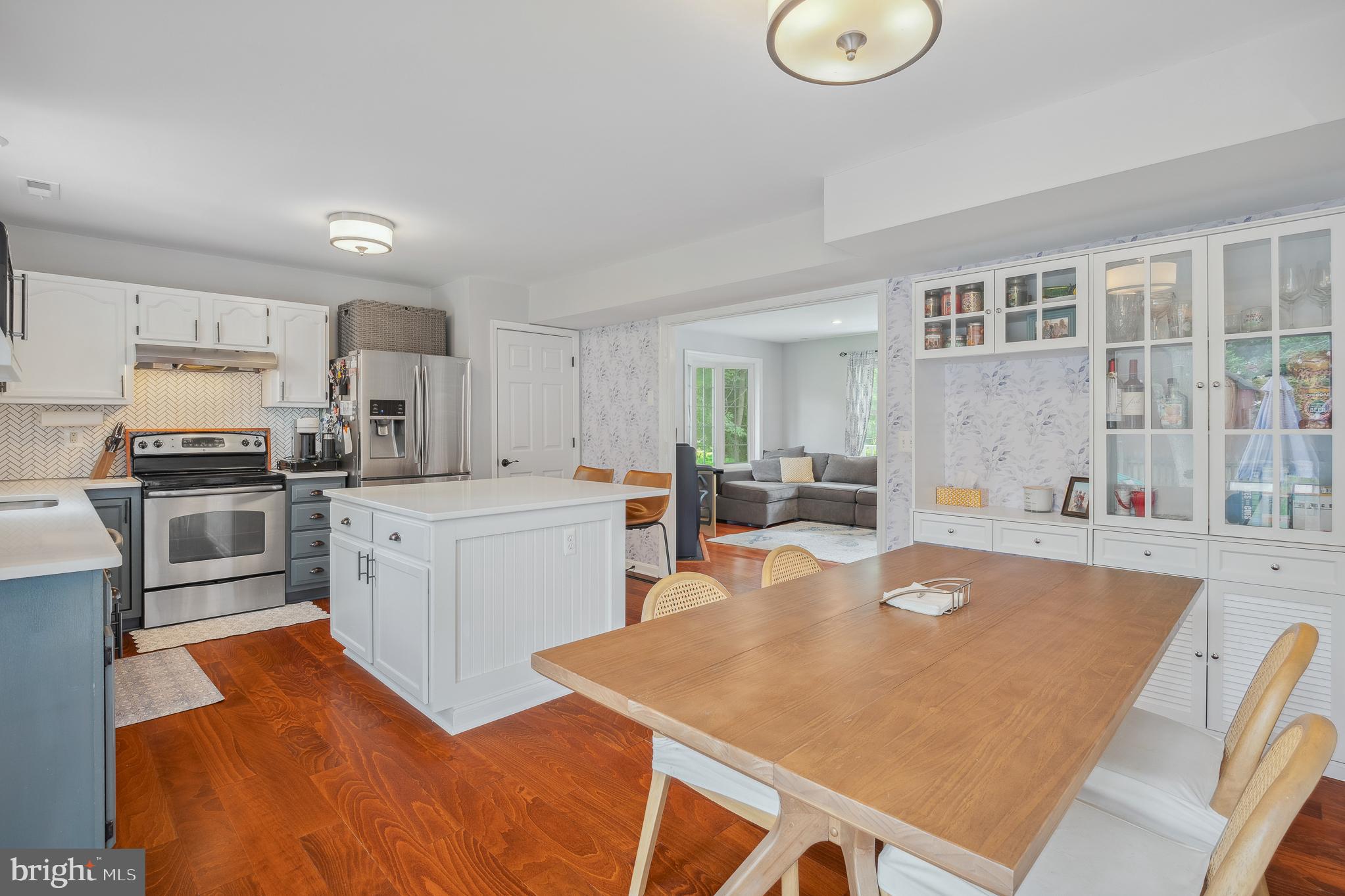 926 HILLSIDE AVENUE