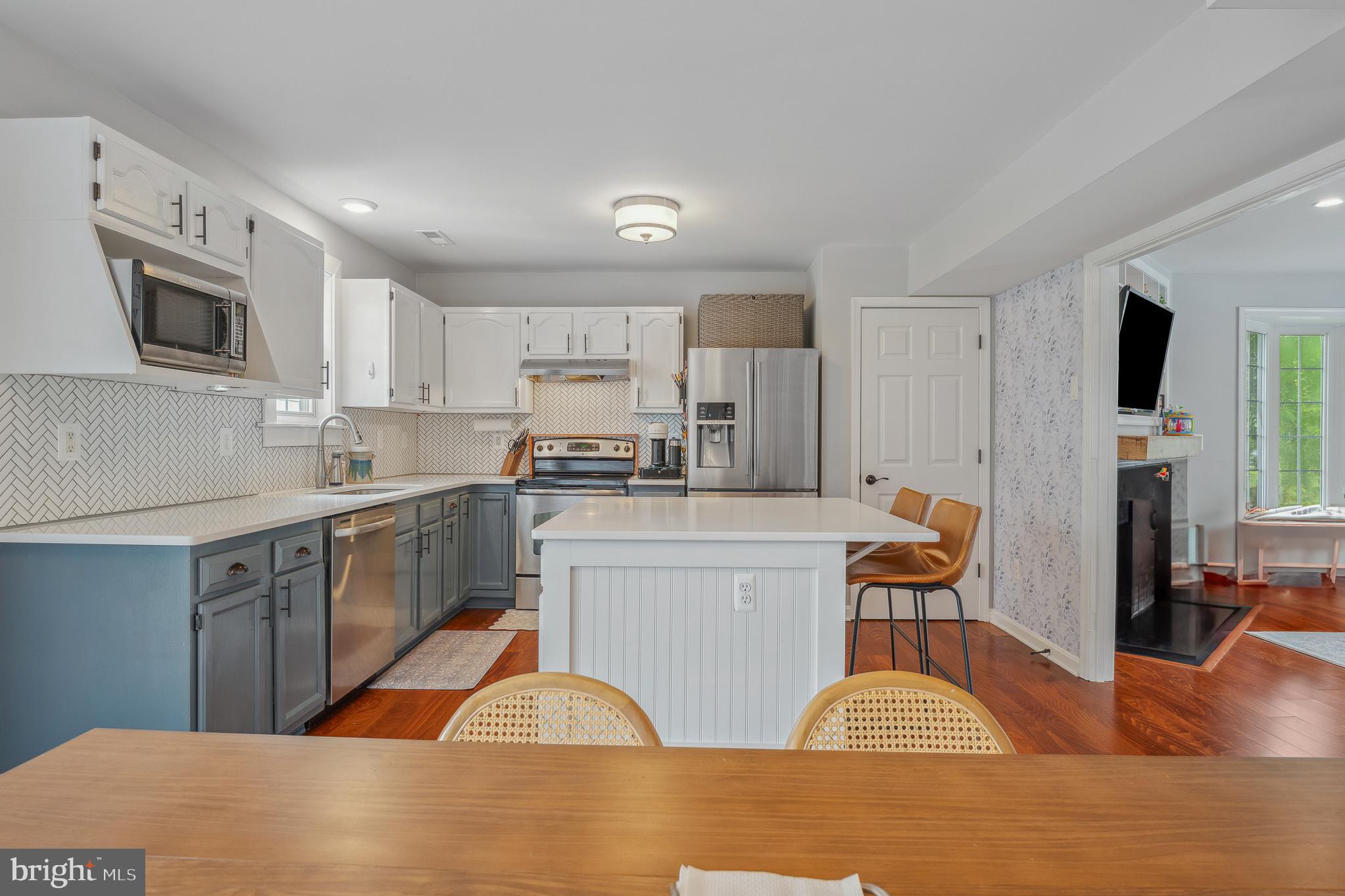 926 HILLSIDE AVENUE