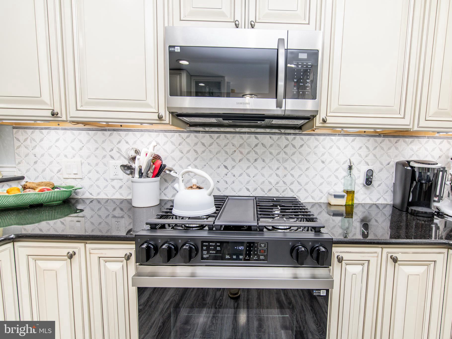 921 W BENNING ROAD