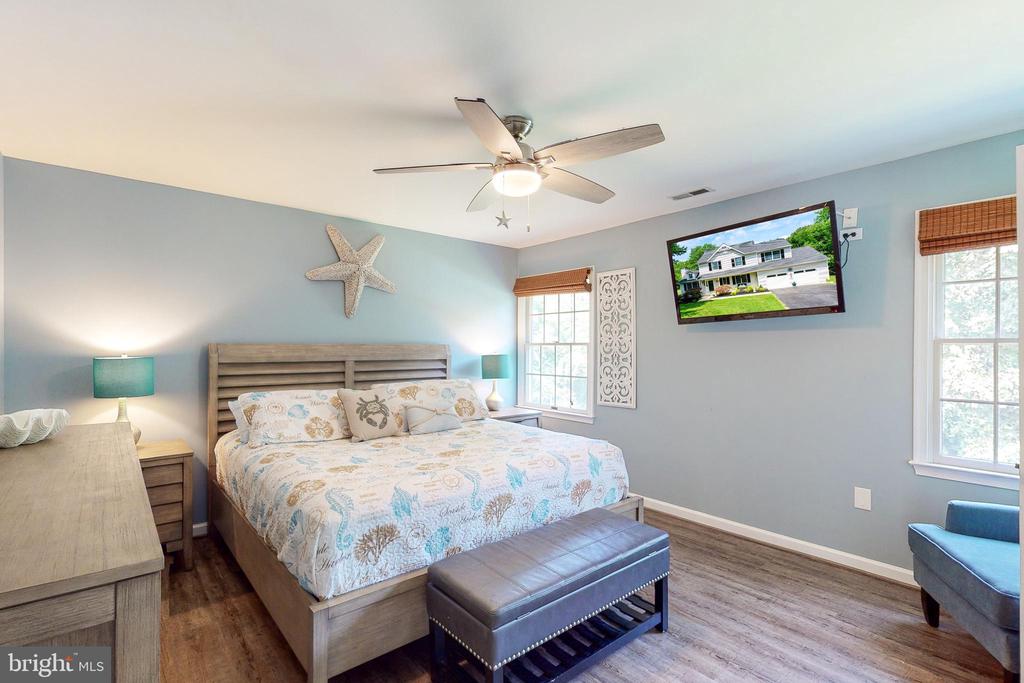 5630 BUCCANEER COURT