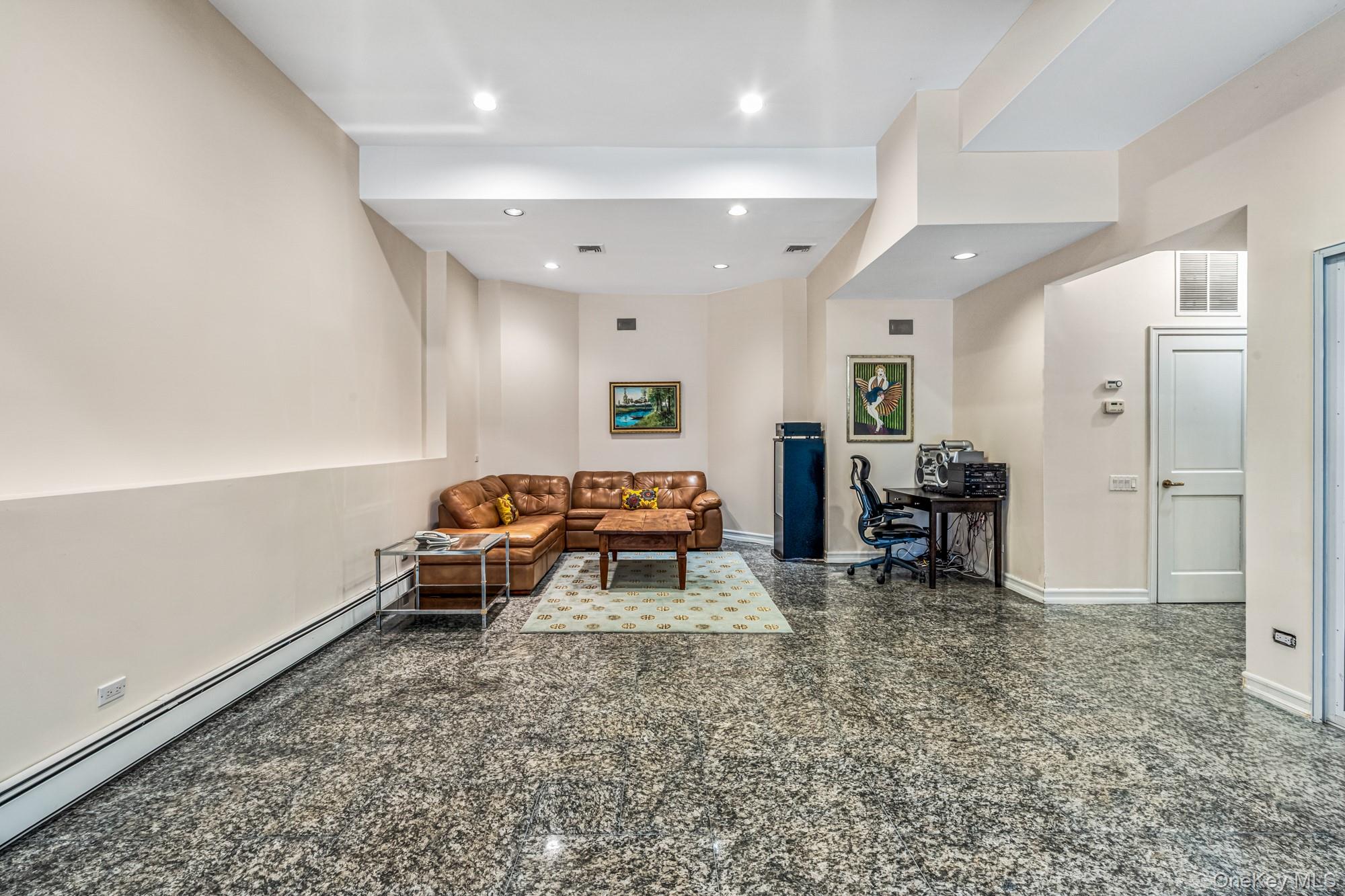 6 Coachmans Court