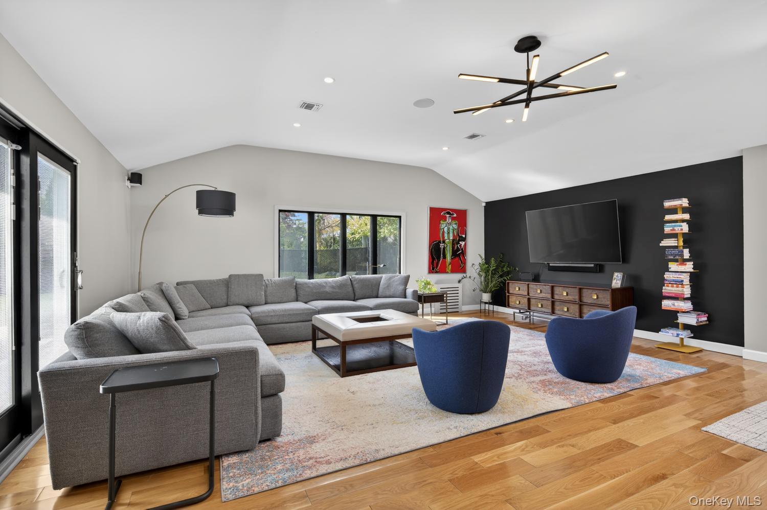2 Sherwood Lane