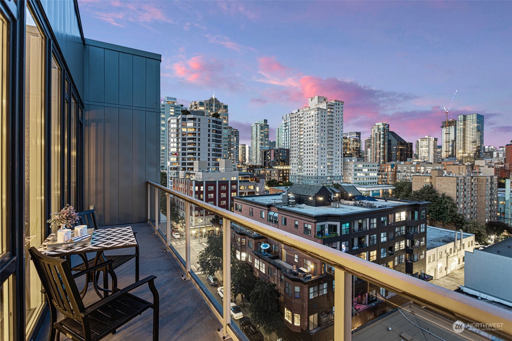 76 Cedar Street Unit: PH09